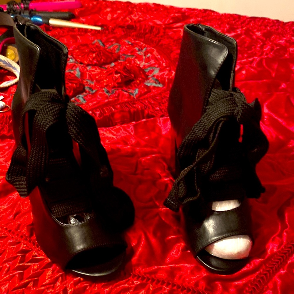 Black maxwell shoes